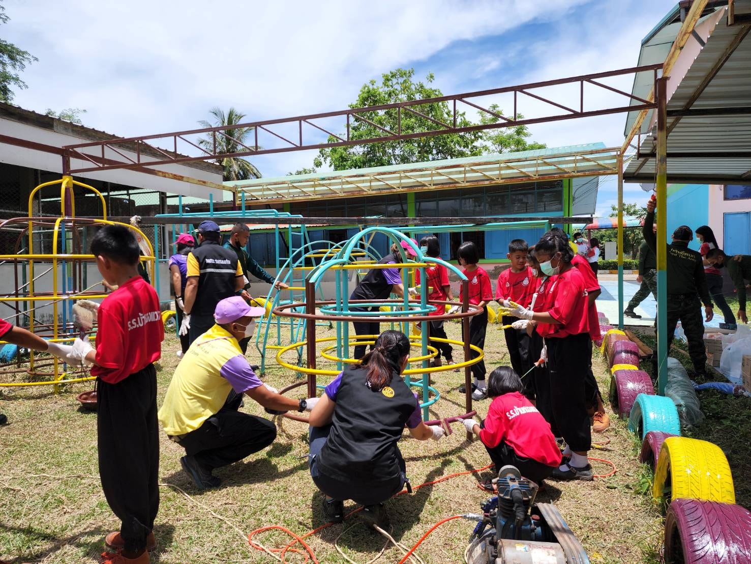 สโมสรโรตารีมิตรภาพขอนแก่น ซ่อมแซมห้องน้ำและสนามเด็กเล่นที่ชำรุด ทาสีอาคารเรียนเพื่อนักเรียนโรงเรียนหนองแวงภูเขา