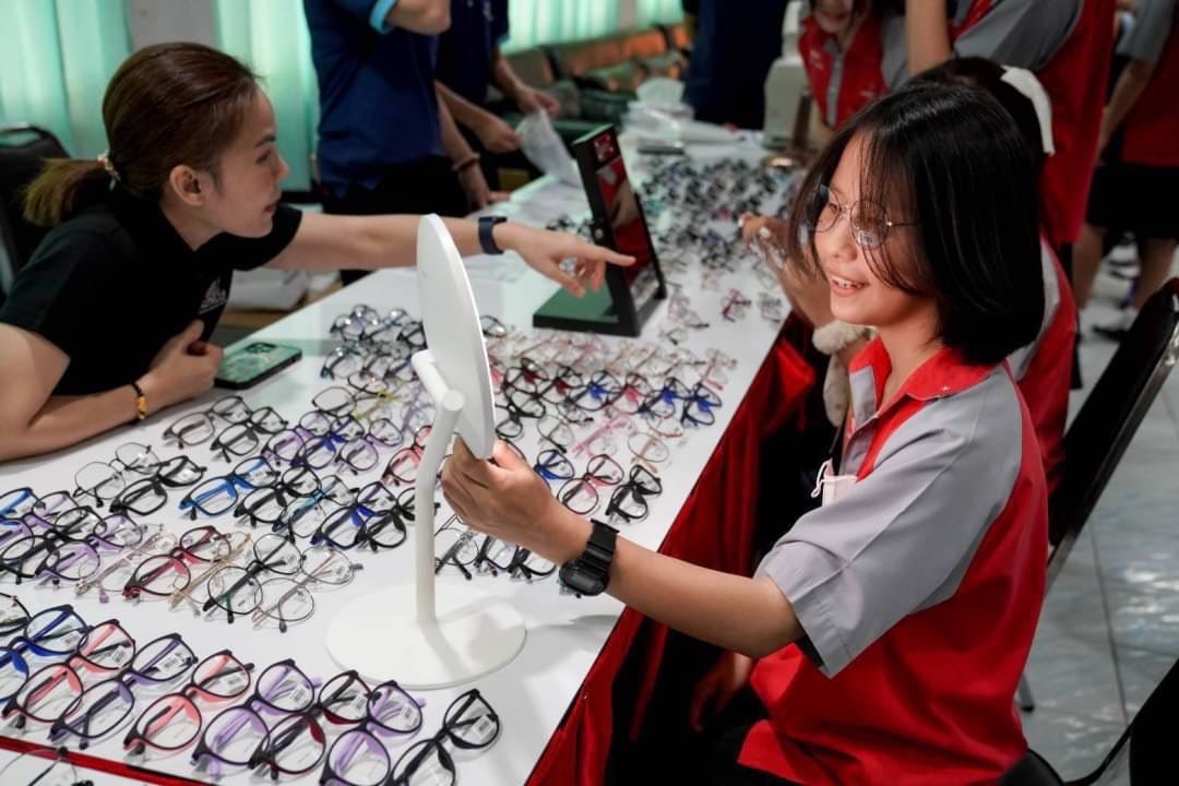 สโมสรโรตารีมูลริเวอร์จัดทำกิจกรรม​โครงการ “แว่นสายตาคุณภาพ”ตัดแว่นสายตาให้แก่ เด็กที่มีปัญหาทางด้านสายตาและการมองเห็น ที่อยู่ห่างไกลในต่างอำเภอ