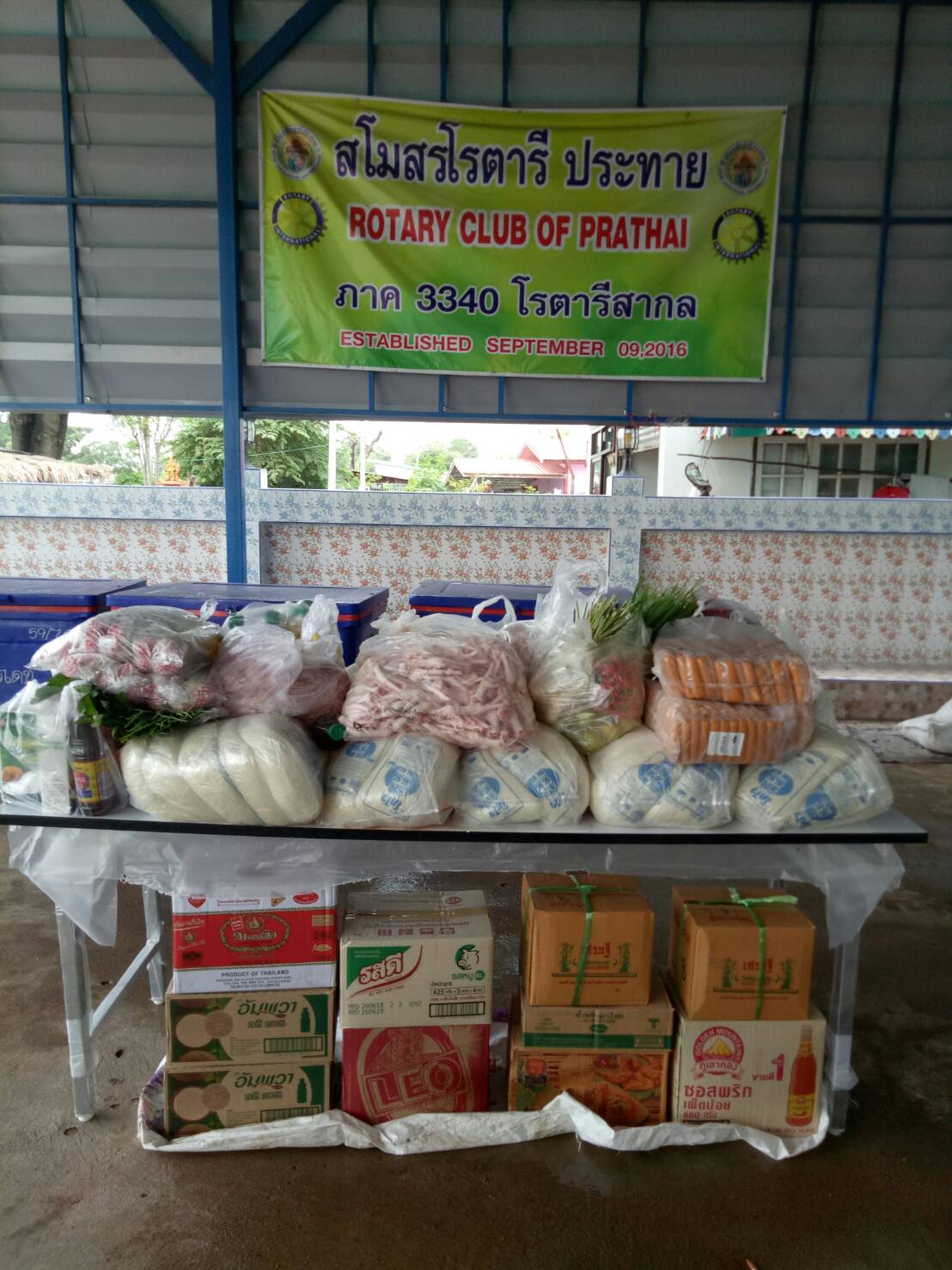 มอบเครื่องประกอบอาหาร จากสโมสรโรตารีประทาย