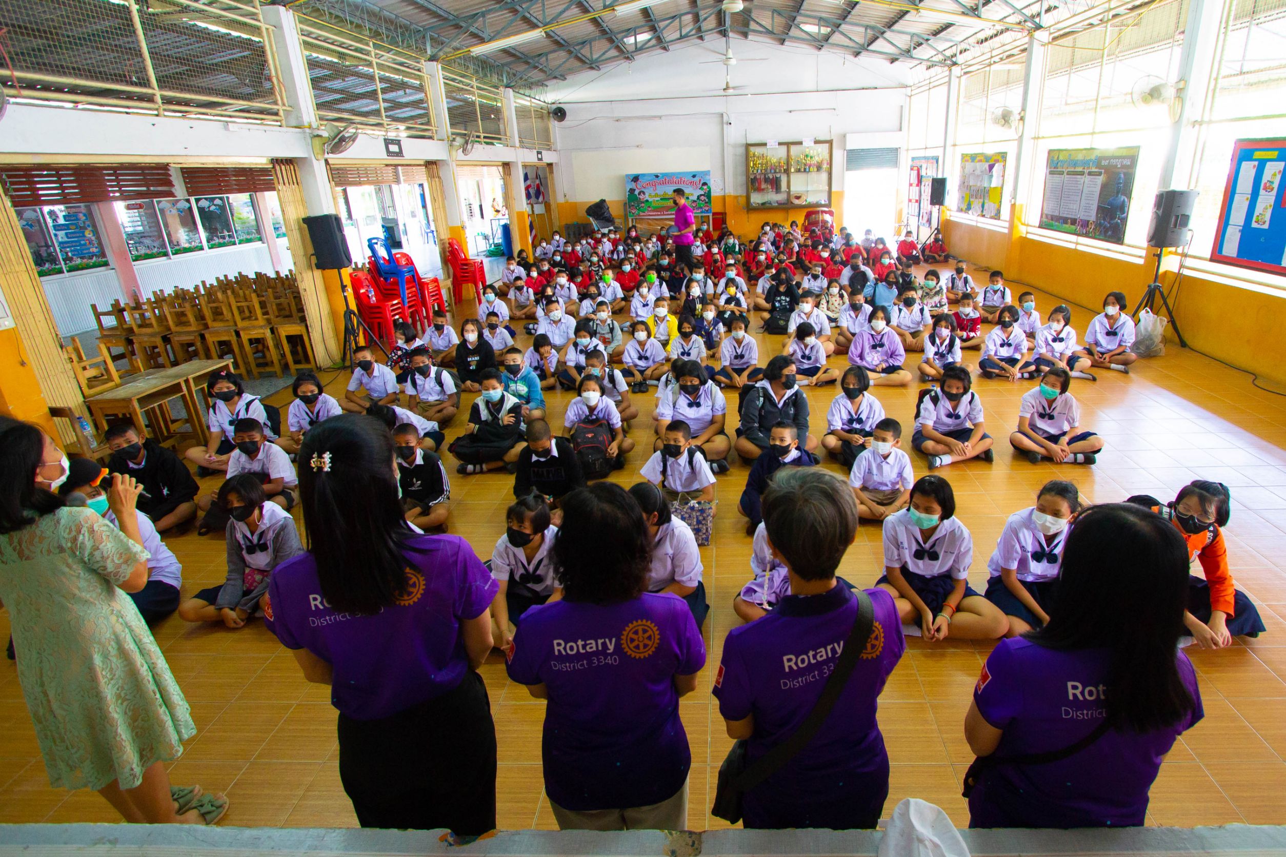 สโมสรโรตารีพนัสนิคม จัดกิจกรรม โครงการ”สอนพี่ตัดผมให้น้อง” มอบอุปกรณ์ และสอนการตัดผมให้นักเรียน