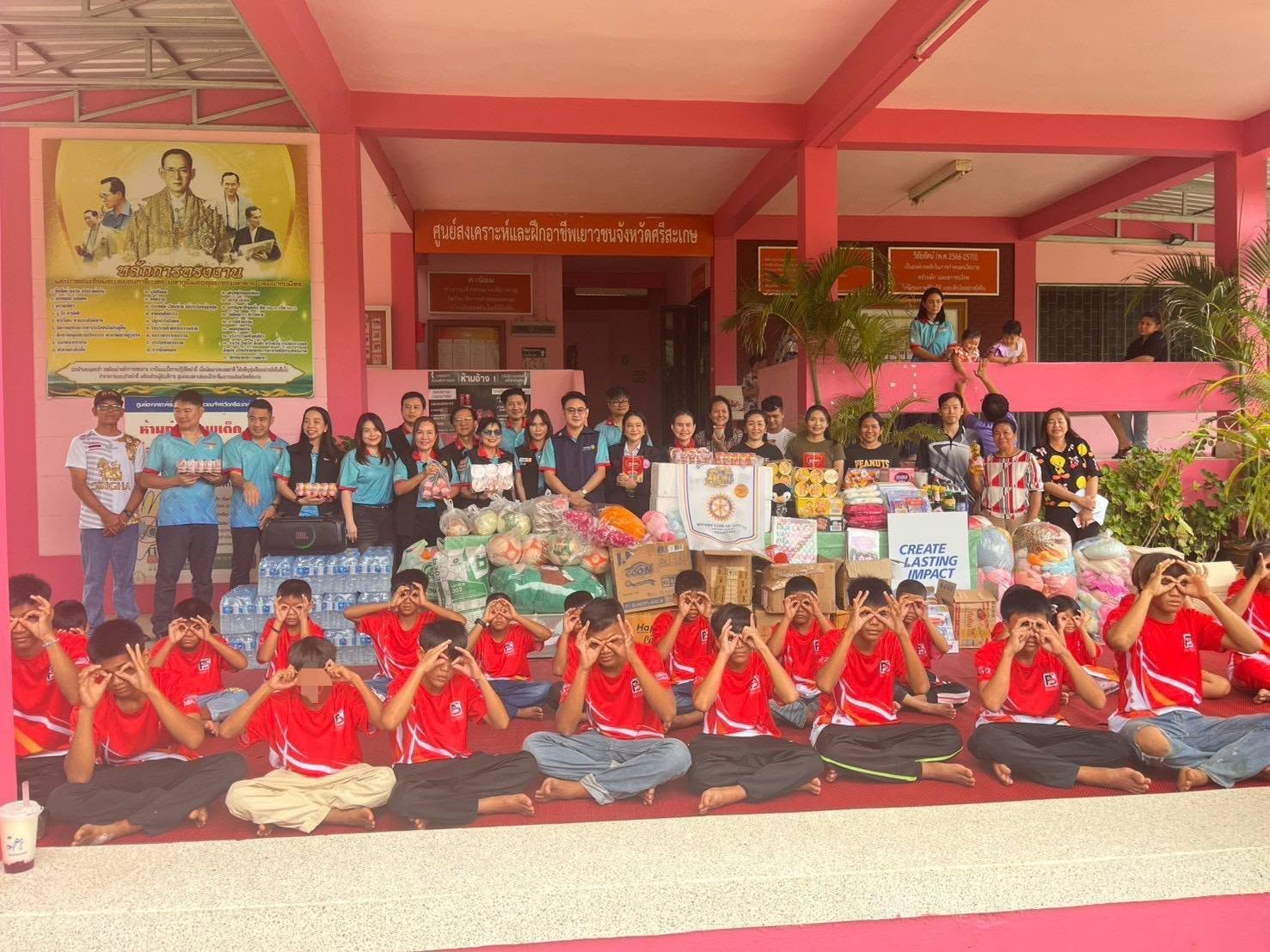 สโมสรโรตารีศรีสะเกษ มอบสิ่งของที่จำเป็น พร้อมเลี้ยง หมูกระทะ แก่น้องๆ จากศูนย์สงเคราะห์และฝึกอาชีพเยาวชนจังหวัดศรีสะเกษ