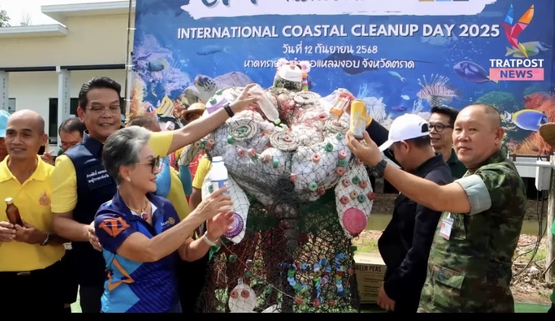สโมสรโรตารีตราดจัดทำโครงการวันเก็บขยะโลก ณ บริเวณหาดทรายดำ อ. แหลมงอบ